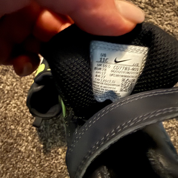 Little kids (preschooler/kindergarten) Nike sneakers. Size 11C. - Picture 4 of 4